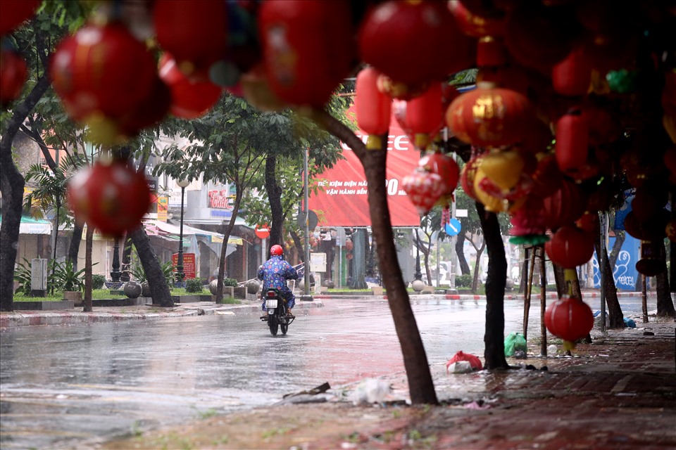 Largest lantern street in HCMC is gloomy before Mid-Autumn Festival